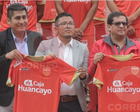 Regional governor of Junín agrees to paint and improve the stands of the Huancayo stadium (VIDEO)