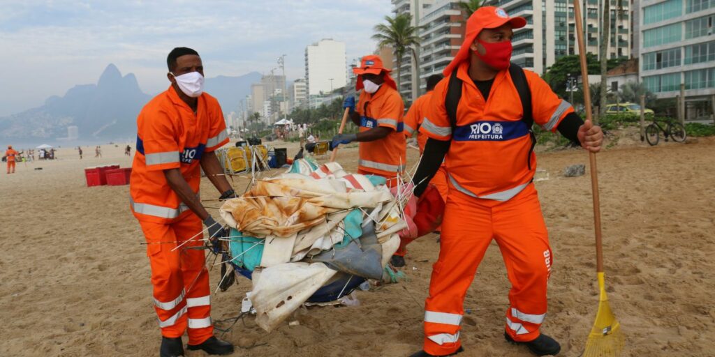 Rio: Comlurb anticipates action to raise awareness of bathers about garbage