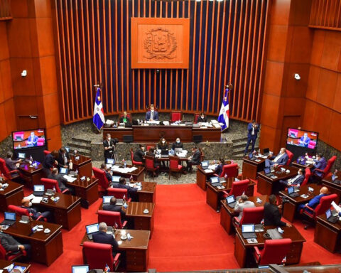 Senado aprueba ley con la que mayores de 18 pueden cambiar apellidos