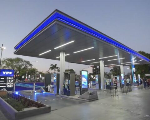 Service stations would not allow payment with credit cards from February 1