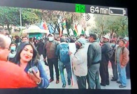 Seven press workers were attacked by MAS supporters in the march in La Paz