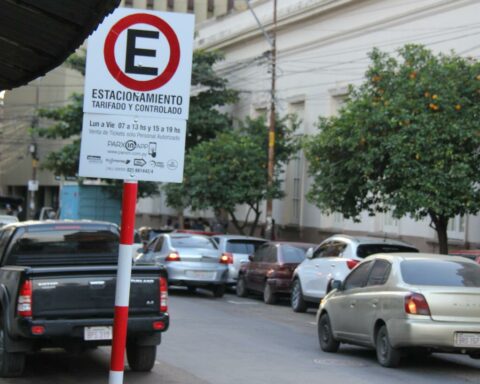 Signature campaign launched against paid parking