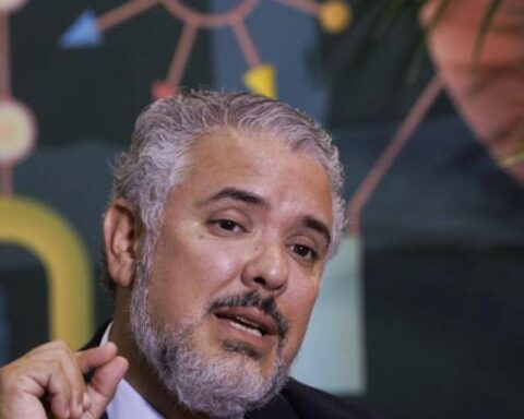 'Stopping oil exploration is social suicide': former President Duque