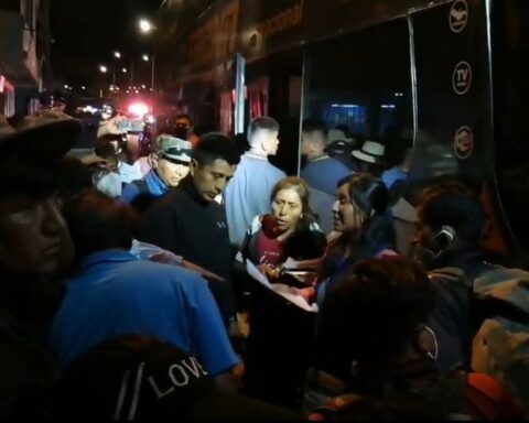 Tacna: Bus party with people from Tacna who would join the protests in Lima