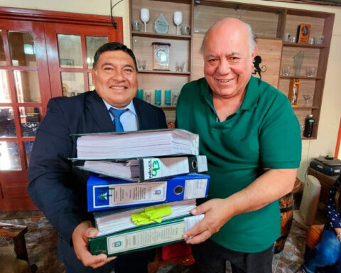 Tacna: Luis Torres governs the region from his home