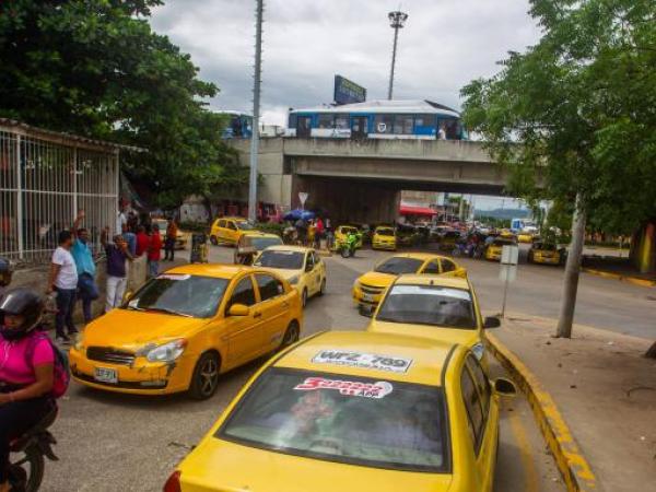 Taxi drivers evaluate going on strike due to rise in gasoline prices
