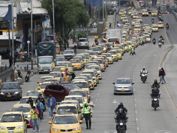 Taxi drivers suspend day of blockades in Bogotá