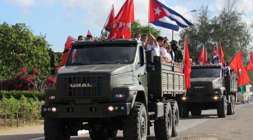 The Cuban Army exhibits its new acquisitions: Russian Ural-4320 and Chinese Howo trucks
