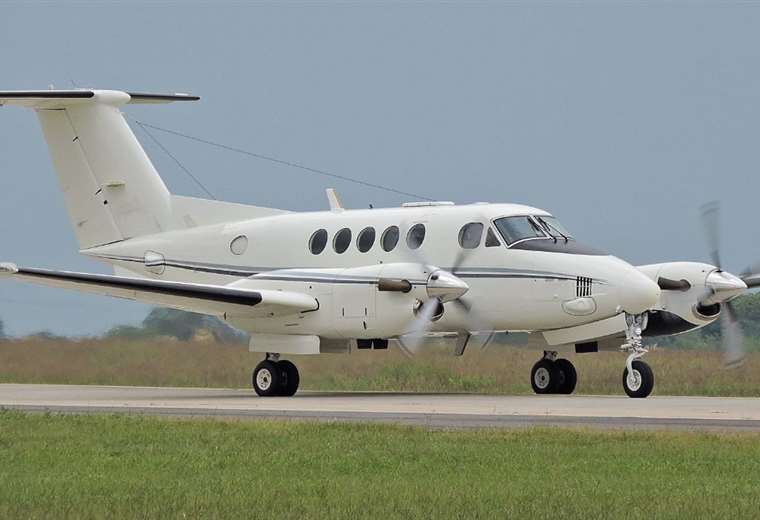 The Felcn intercepts a Beechcraft plane on a clandestine runway near San Matías