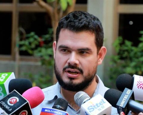 The Interior distorts Lima's statements and reiterates that Camacho will continue to hold office