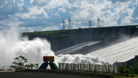 The Itaipu dam will open its gates and improve the flow of the Paraná in Argentina