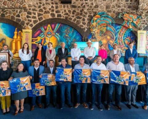 The agave-tequila chain is highlighted as an economic trigger for the Valles region