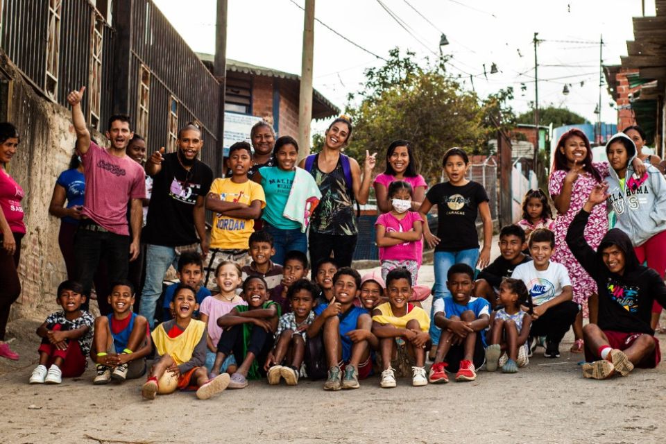 The art of the circus reached Cota 905 to teach Wayuú boys and girls