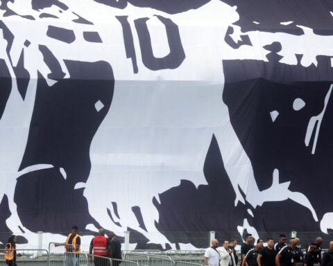 The body of King Pelé begins to be veiled in Vila Belmiro