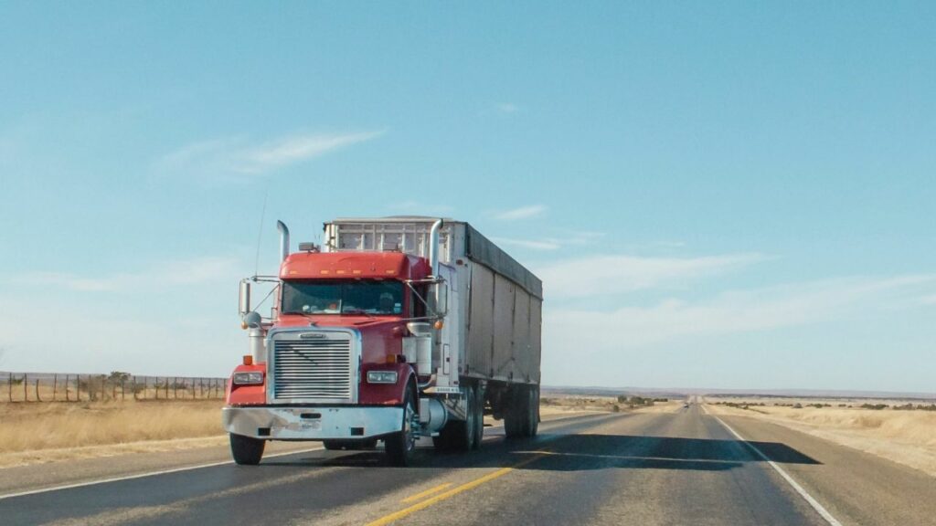 The circulation of trucks on routes and highways is restricted during New Year's Eve