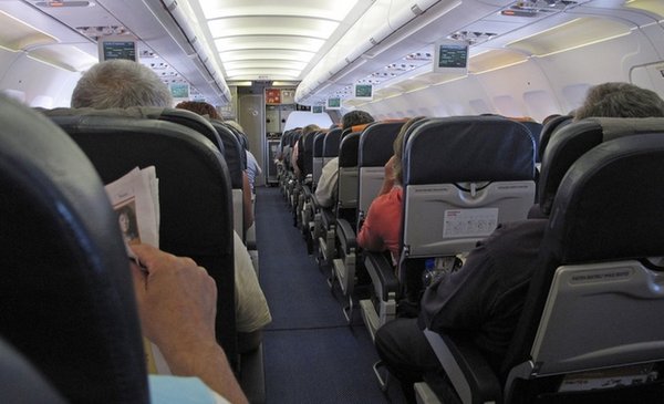 The government studies proposals to lower the price of air tickets