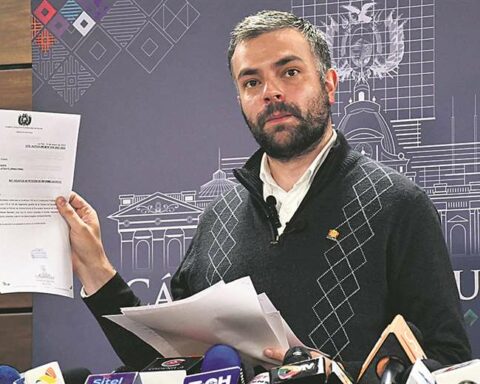 The prosecutor and the Government are ordered to submit a report on the Rósza case