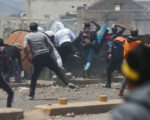 The real reasons of the violentists to take over an airport