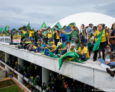 The three powers of Brazil call to "defend democracy" in peace