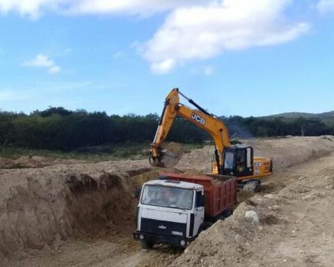 There is a lack of cement, fuel and aggregates to build the channels of the Toa river transfer in Cuba