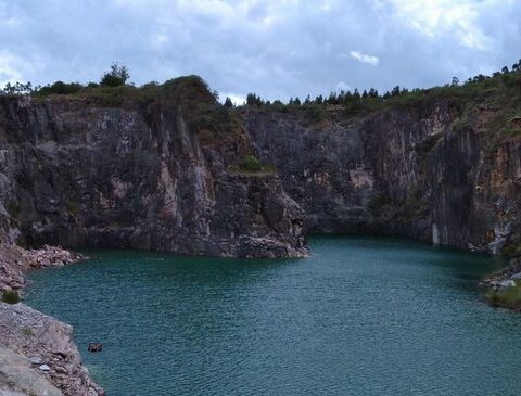 They are looking for a man who disappeared in the waters of the Nueva Carrara quarry