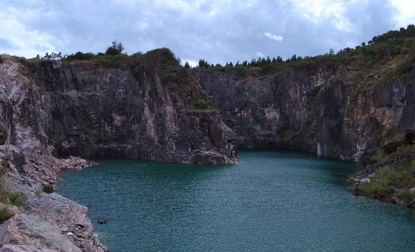 They are looking for a man who disappeared in the waters of the Nueva Carrara quarry