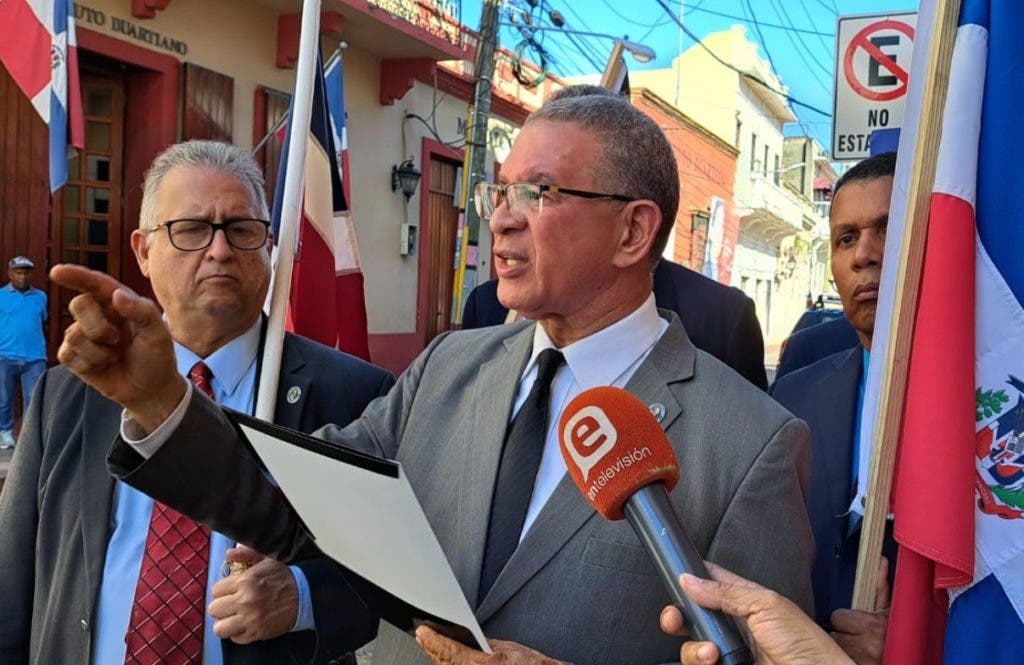 Wilson Gómez Ramírez sent a letter on the subject to the Pedernales authorities in order for the Duarte mural to be removed.