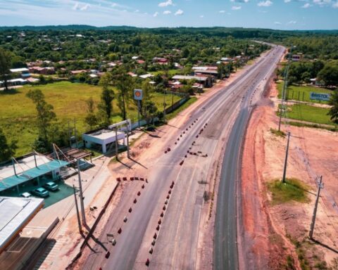 They close the route for the assembly of the bridge in Eusebio Ayala