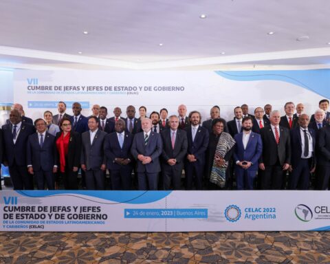 They demand that Celac demand its member countries "respect human rights"