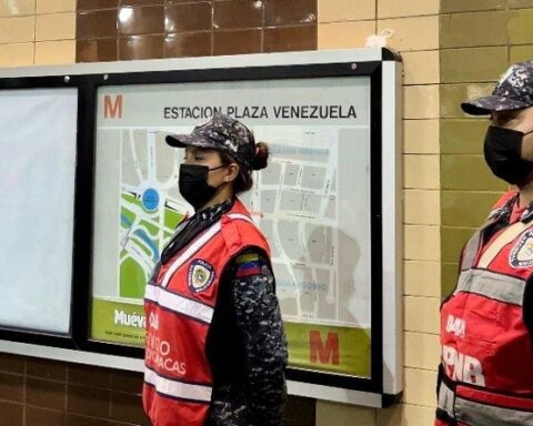 They develop security deployment in the stations of the Caracas Metro system