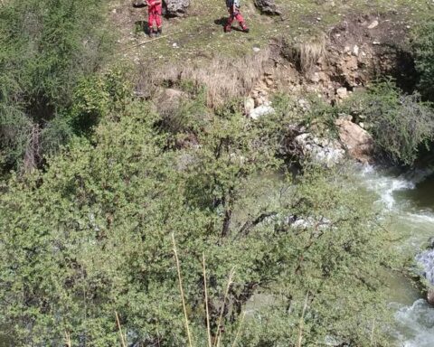They find the body of a minor who fell into the Huachocolpa river in Huancavelica