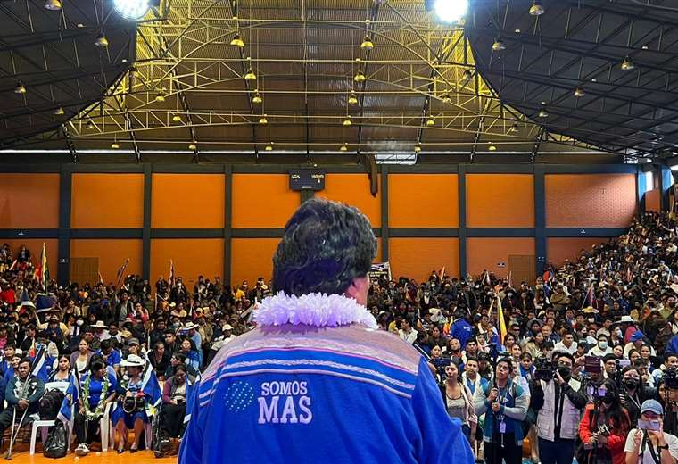 They see that the resolution that names Evo leader of the MAS "as long as he has life and health" endangers the party