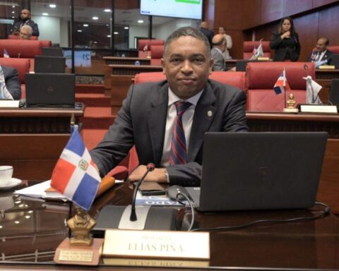 Yvan Lorenzo considers that the only purpose of extending the legislature would be to pass more loans