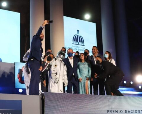 On the occasion of National Youth Day, that institution will deposit a flower offering at the Altar of the Homeland at 9 in the morning and then a mass will be held at the First Cathedral of America.