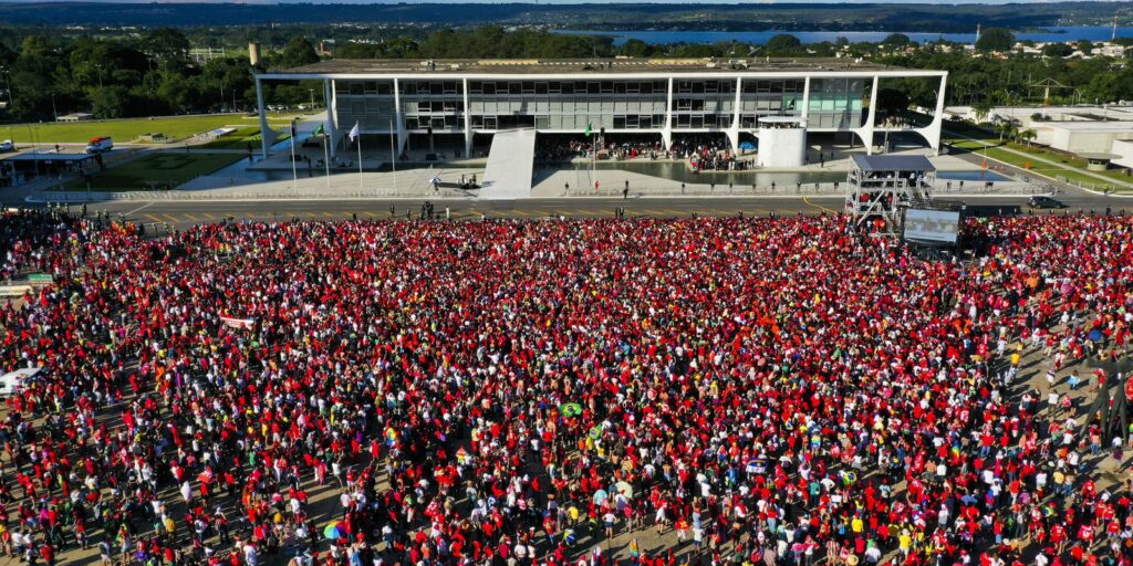 Thousands come to Brasilia to celebrate Lula's inauguration