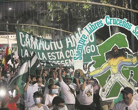 Thousands reject the 'authoritarian path of Arce' and enlist a national council for justice