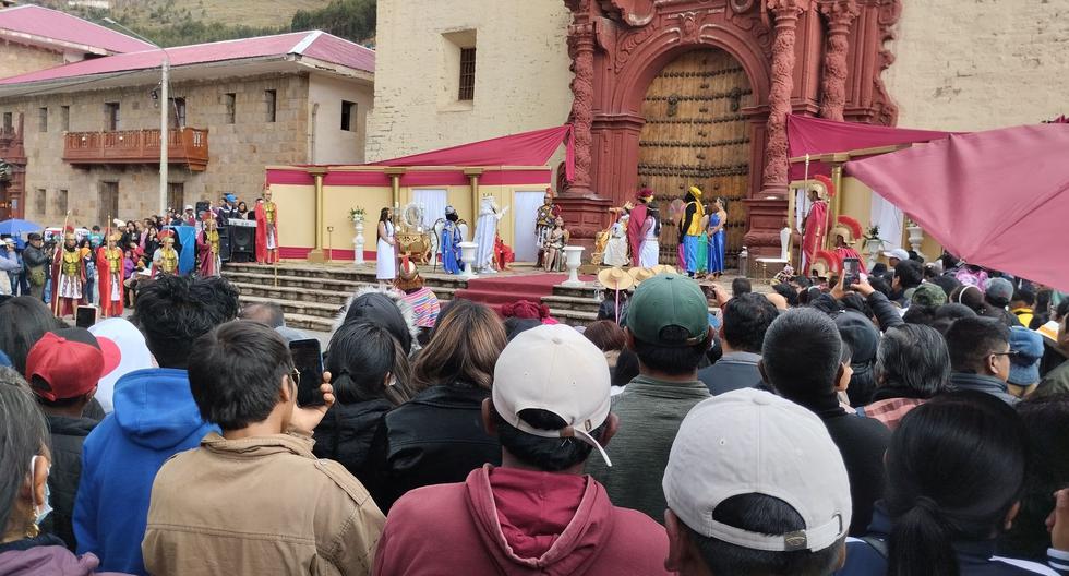 Three Wise Men visit Herod and then go to adore the Child God in Huancavelica