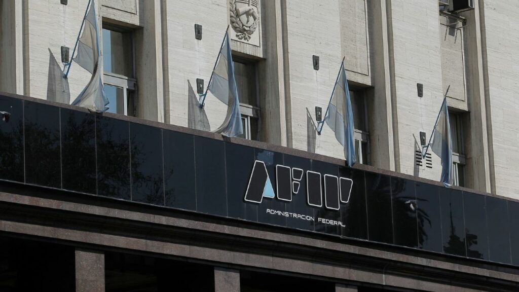 Through international information agreements, the AFIP found 1,800 evaders