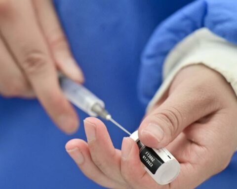 Today the application of the bivalent vaccine begins in Peru