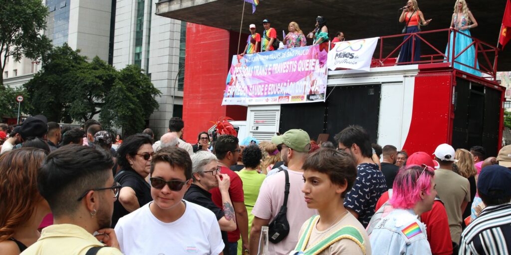 Trans walk in São Paulo calls for policies and demands action against deaths