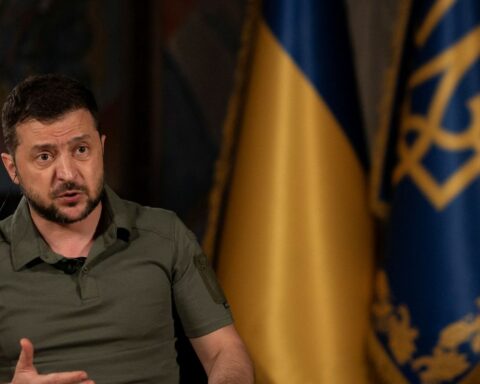 Ukraine's top officials step down in rare change