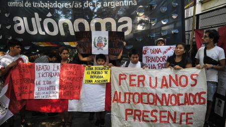 Union centrals mobilized to the Peruvian embassy in Buenos Aires