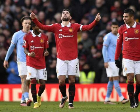 United beat City with controversy