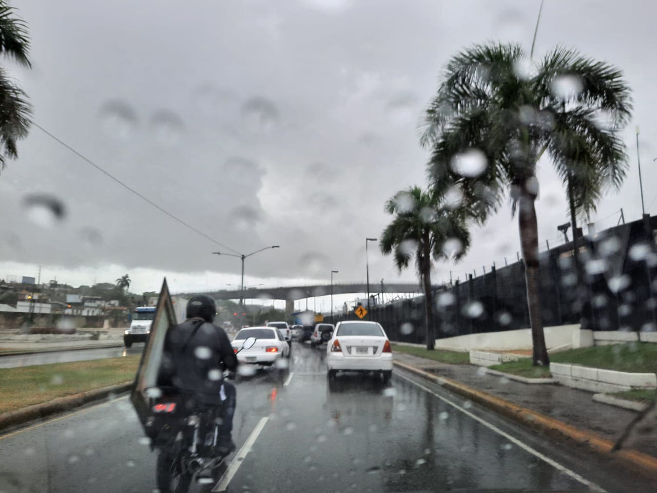 Vaguada provocará aguaceros este sábado, según Meteorología