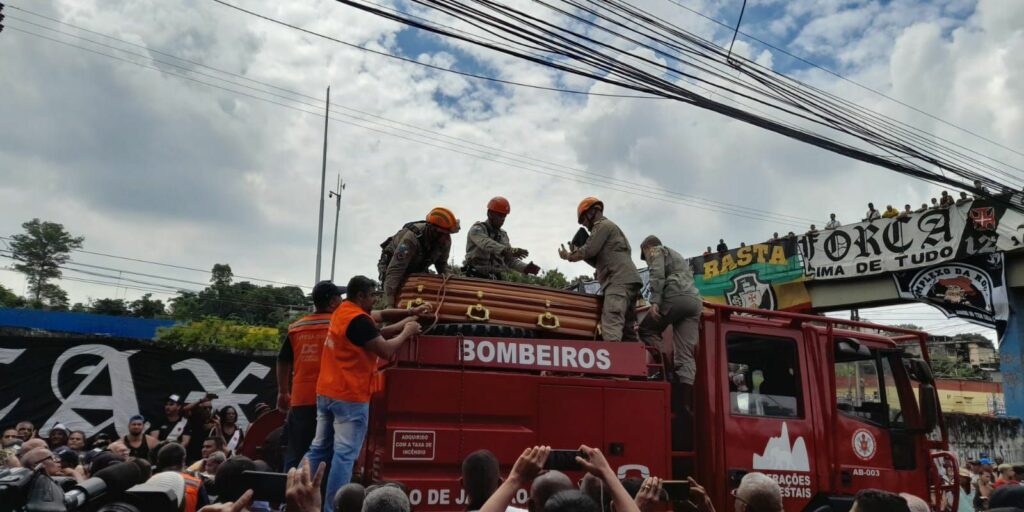 Vasco's greatest idol, Roberto Dinamite is buried in Caxias, RJ