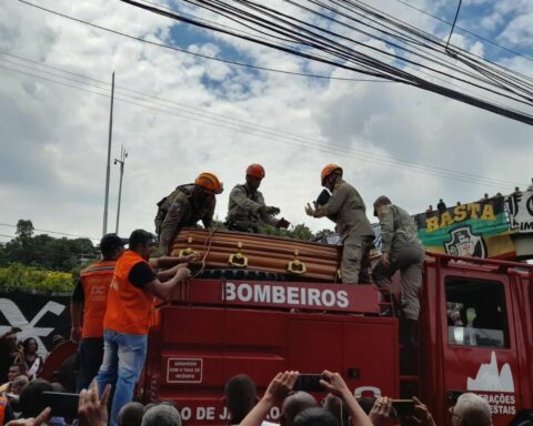 Vasco's greatest idol, Roberto Dinamite is buried in Caxias, RJ