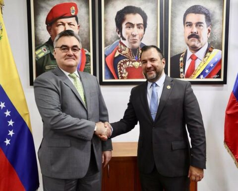 Venezuela and Russia reviewed cooperation agreements