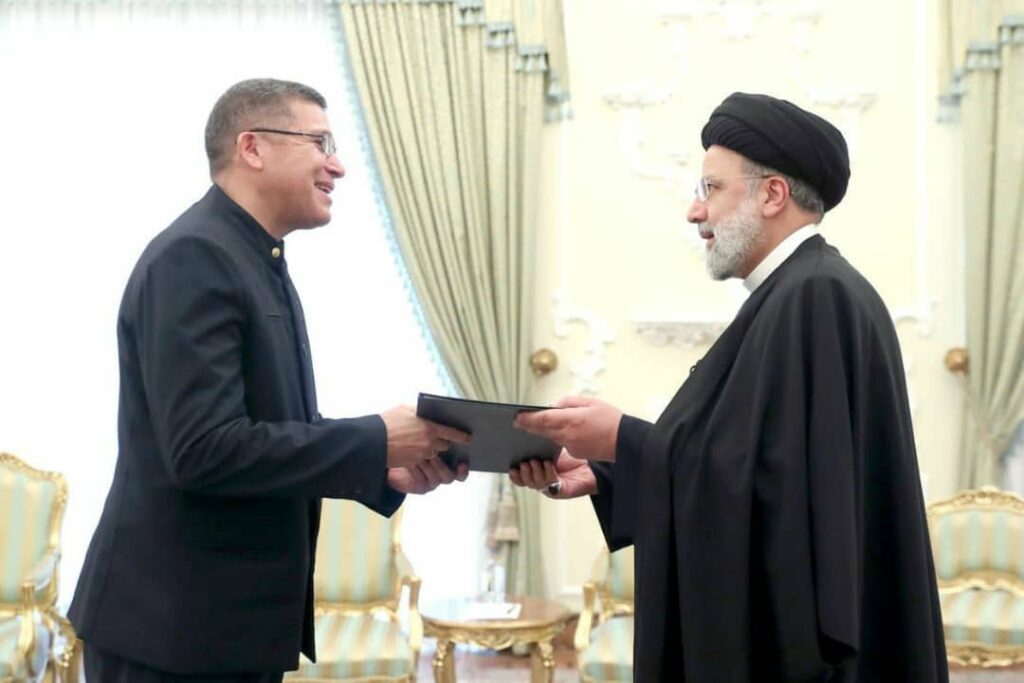 Venezuelan Ambassador to Iran presented his credentials