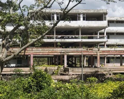 Escuela Vocacional Lenin, Cuba