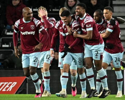 West Ham advances in the FA Cup and meets Manchester